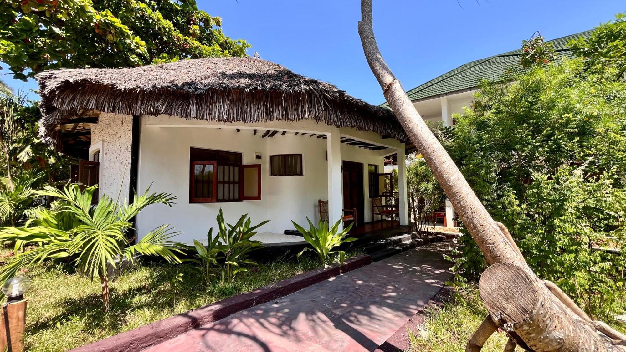 Tiki Beach Club & Resort (Adults Only) Bwejuu Eksteriør bilde