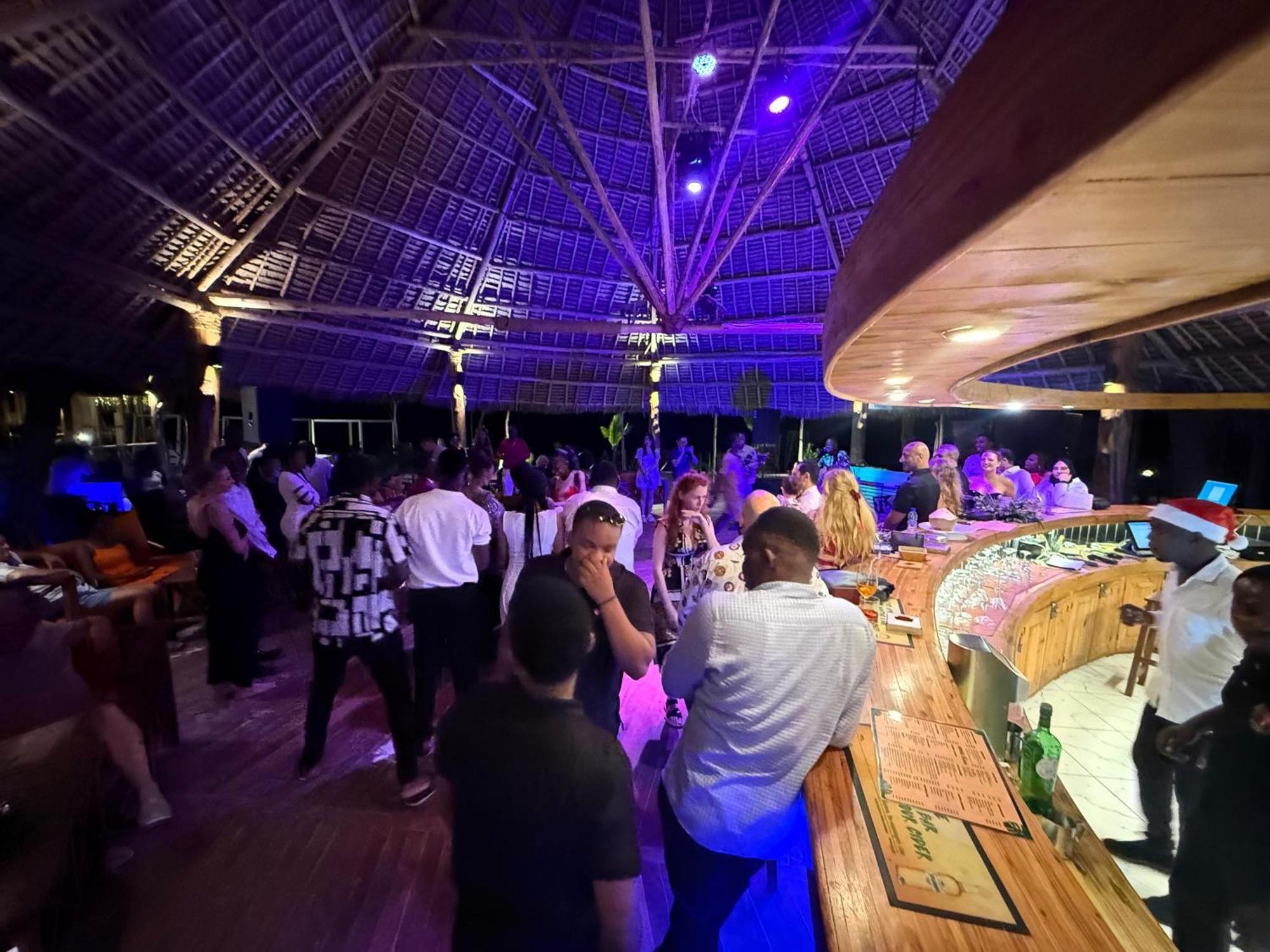 Tiki Beach Club & Resort (Adults Only) Bwejuu Eksteriør bilde